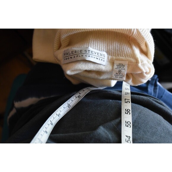 Valerie Stevens Vintage Cashmere Sweater Beige Turtleneck Ivory size medium - Picture 10 of 10